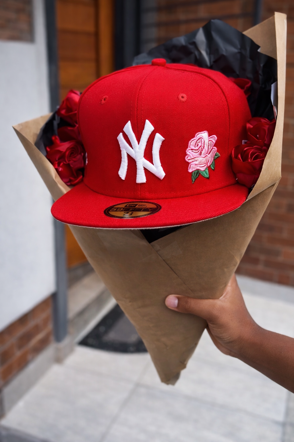FITTED CAP + BOUQUET